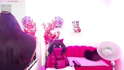 Snapshot of miss_dolly1 chatting on 05/25/26, 12:44 Melanie online show from 05/25/26, 12:44