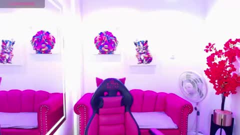 Snapshot of miss_dolly1 chatting on 07/04/26, 12:33 Melanie online show from 07/04/26, 12:33