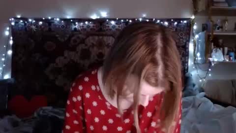 Snapshot of miss_elistia_ chatting on 12/25/24, 12:05 Elis online show from 12/25/24, 12:05