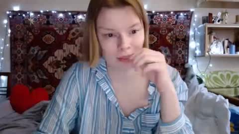 Snapshot of miss_elistia_ chatting on 02/07/25, 12:06 Elis online show from 02/07/25, 12:06