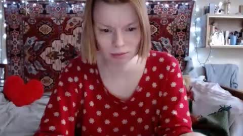 Snapshot of miss_elistia_ chatting on 02/18/25, 12:06 Elis online show from 02/18/25, 12:06