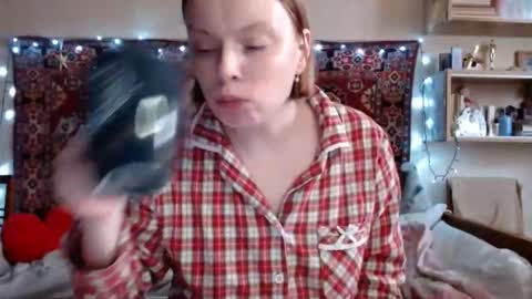 Snapshot of miss_elistia_ chatting on 03/06/25, 01:46 Elis online show from 03/06/25, 01:46