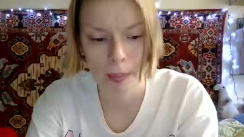 Snapshot of miss_elistia_ chatting on 09/10/25, 10:59 Elis online show from 09/10/25, 10:59