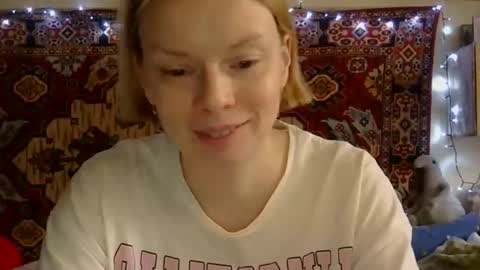 Snapshot of miss_elistia_ chatting on 09/17/25, 11:01 Elis online show from 09/17/25, 11:01