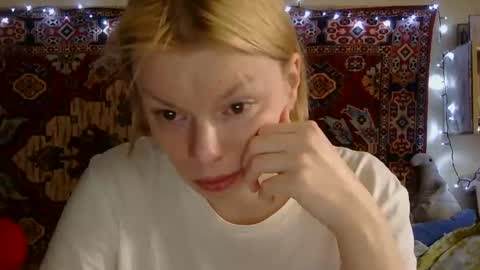 Snapshot of miss_elistia_ chatting on 09/23/25, 11:24 Elis online show from 09/23/25, 11:24