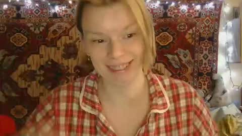 Snapshot of miss_elistia_ chatting on 10/07/25, 11:07 Elis online show from 10/07/25, 11:07