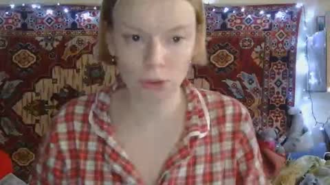 Snapshot of miss_elistia_ chatting on 10/14/25, 11:44 Elis online show from 10/14/25, 11:44