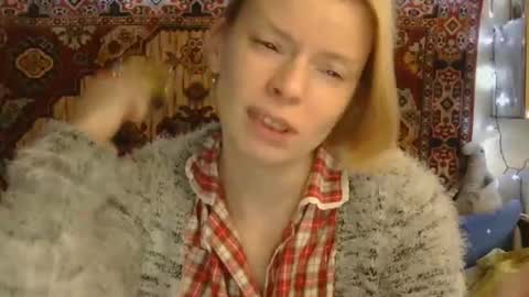 Snapshot of miss_elistia_ chatting on 10/15/25, 11:21 Elis online show from 10/15/25, 11:21