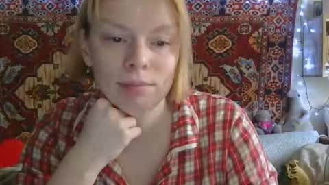 Snapshot of miss_elistia_ chatting on 05/14/26, 11:06 Elis online show from 05/14/26, 11:06