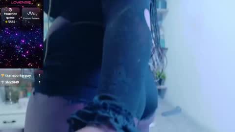 miss_evans_ online show from 04/29/26, 03:38