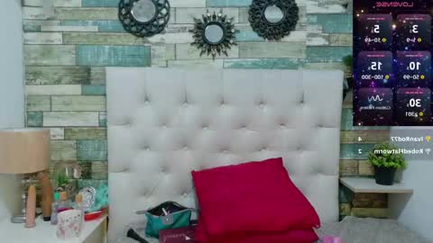 miss_evans_ online show from 04/30/26, 05:52