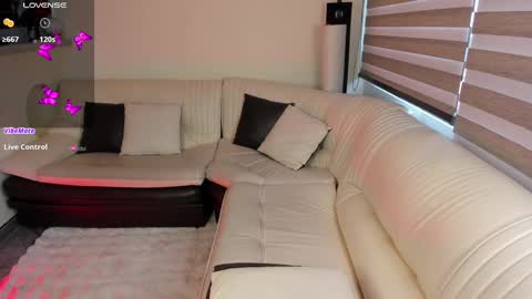 insta    online show from 02/12/25, 09:43