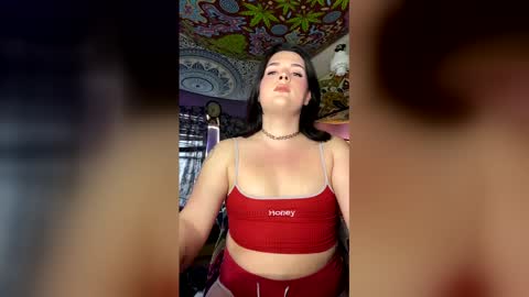 Snapshot of miss_honeypotpie chatting on 01/13/26, 10:04 miss_honeypotpie online show from 01/13/26, 10:04