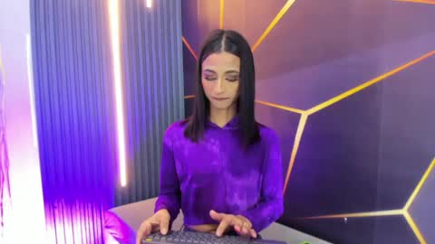 miss_isa19 online show from 05/13/26, 12:35
