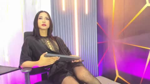 miss_isa19 online show from 05/18/26, 12:22