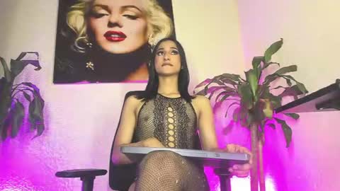 miss_isa19 online show from 06/15/26, 10:39