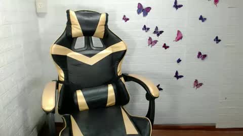 Snapshot of miss_jackilynxxx chatting on 05/03/26, 04:40 miss_jackilynxxx online show from 05/03/26, 04:40
