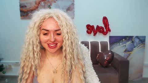 Snapshot of miss_kiten chatting on 02/06/25, 10:00 miss_kiten online show from 02/06/25, 10:00