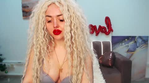 Snapshot of miss_kiten chatting on 02/07/25, 01:04 miss_kiten online show from 02/07/25, 01:04