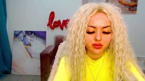 Snapshot of miss_kiten chatting on 02/09/25, 10:43 miss_kiten online show from 02/09/25, 10:43