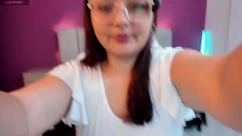 Snapshot of miss_kloee chatting on 06/10/26, 11:53 Kloe online show from 06/10/26, 11:53