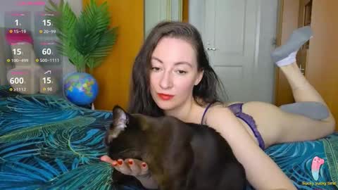 Snapshot of miss_leee chatting on 09/15/25, 11:21 Laura online show from 09/15/25, 11:21