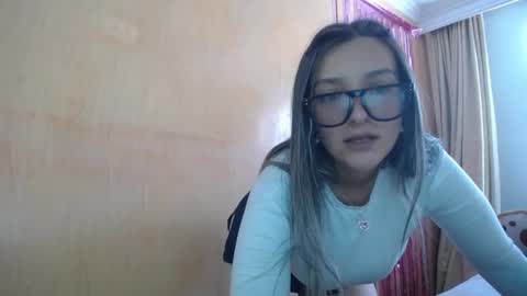 Snapshot of miss_lilieth chatting on 01/05/26, 05:27 lilieth online show from 01/05/26, 05:27