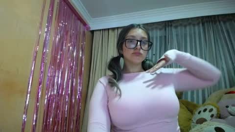Snapshot of miss_lilieth chatting on 04/14/26, 11:33 lilieth online show from 04/14/26, 11:33
