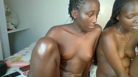 miss_lolah7 online show from 05/05/26, 12:07