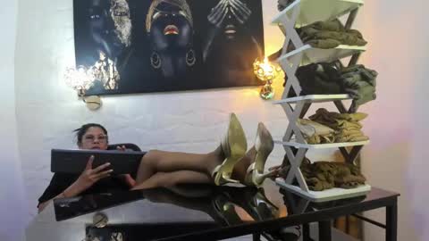 Snapshot of miss_lucero1 chatting on 02/21/25, 04:29 lucero online show from 02/21/25, 04:29