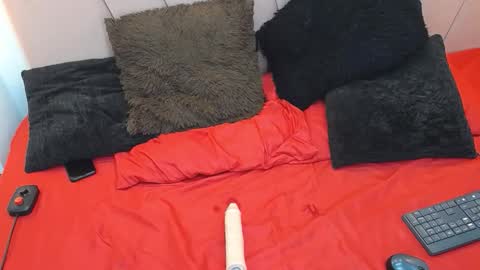 mia online show from 11/25/25, 11:27