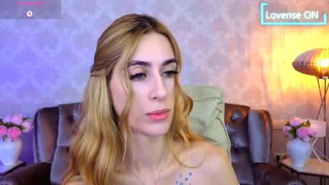 Snapshot of miss_martini chatting on 10/23/25, 06:45 online show from 10/23/25, 06:45