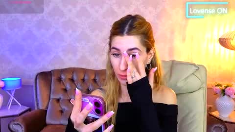 Snapshot of miss_martini chatting on 11/01/25, 06:37 online show from 11/01/25, 06:37