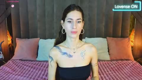 Snapshot of miss_martini chatting on 12/15/25, 07:23 online show from 12/15/25, 07:23