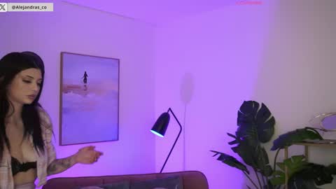 Snapshot of miss_meii chatting on 11/14/25, 09:57 Alejandra online show from 11/14/25, 09:57