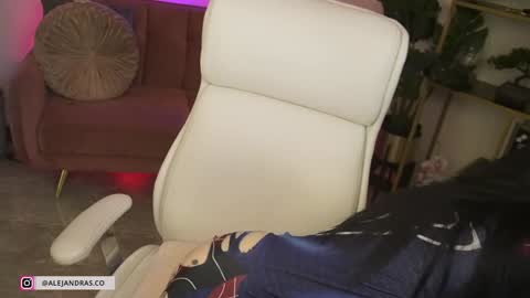 Snapshot of miss_meii chatting on 11/28/25, 10:56 Alejandra online show from 11/28/25, 10:56