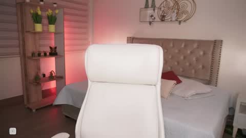 Snapshot of miss_meii chatting on 12/19/25, 11:34 Alejandra online show from 12/19/25, 11:34