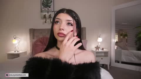 Snapshot of miss_meii chatting on 02/19/26, 12:28 Alejandra online show from 02/19/26, 12:28