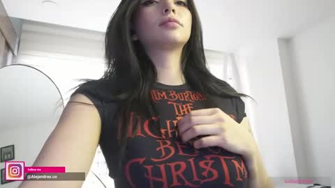 Snapshot of miss_meii chatting on 04/29/26, 09:43 Alejandra online show from 04/29/26, 09:43