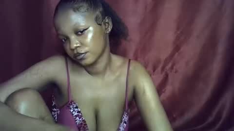 miss_rihanna2 online show from 12/15/25, 08:51