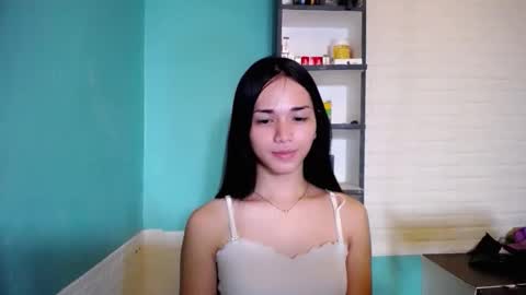 Snapshot of miss_rona_xoxo chatting on 04/28/26, 02:27 Rona online show from 04/28/26, 02:27