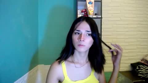 Snapshot of miss_rona_xoxo chatting on 04/29/26, 01:15 Rona online show from 04/29/26, 01:15