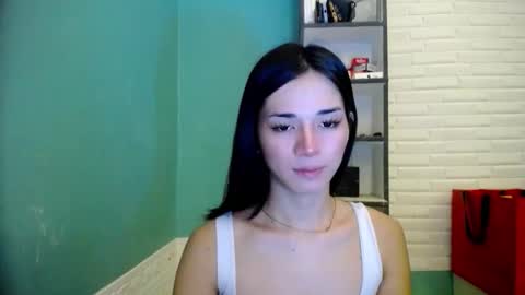 Snapshot of miss_rona_xoxo chatting on 05/05/26, 12:18 Rona online show from 05/05/26, 12:18