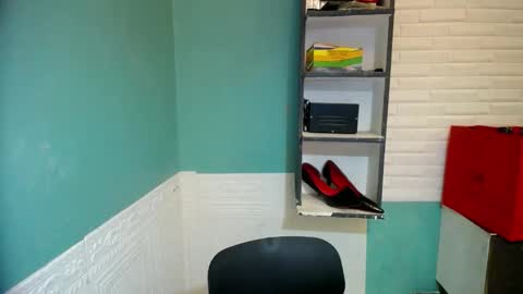 Snapshot of miss_rona_xoxo chatting on 05/06/26, 01:16 Rona online show from 05/06/26, 01:16