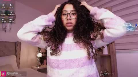 Amy Olivera online show from 10/15/25, 01:11