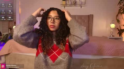 Amy Olivera online show from 10/22/25, 01:11