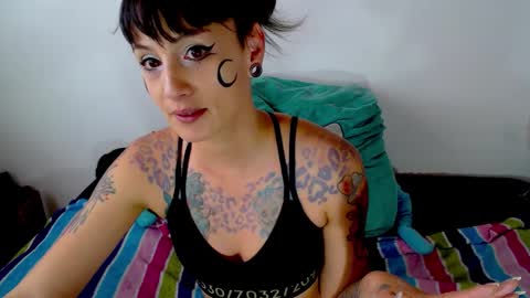 Snapshot of miss_spy chatting on 09/08/25, 04:06 Kortana 2.0 dont forget thumbs up and follow me on twitter online show from 09/08/25, 04:06