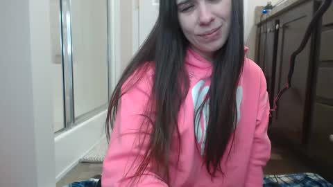 Snapshot of miss_sunshine01 chatting on 01/12/25, 01:53 Bella online show from 01/12/25, 01:53