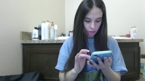 Snapshot of miss_sunshine01 chatting on 01/28/25, 04:19 Bella online show from 01/28/25, 04:19