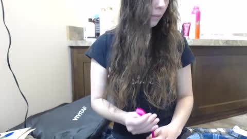 Snapshot of miss_sunshine01 chatting on 02/15/25, 12:59 Bella online show from 02/15/25, 12:59